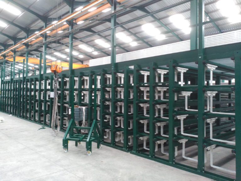 Sistema de almacenamiento de perfiles largos entre columnas