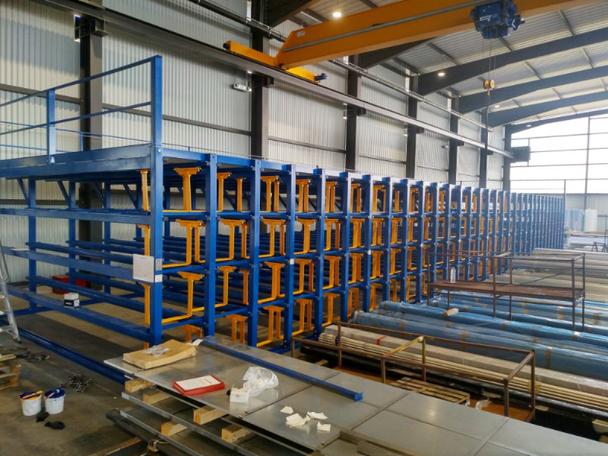 Doble sistema de almacenamiento de perfiles largos