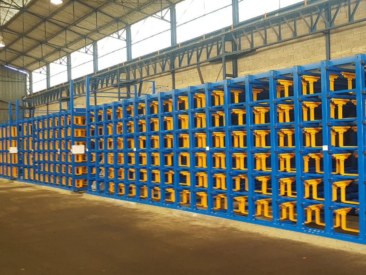 Sistema de almacenamiento de perfiles largos para acero