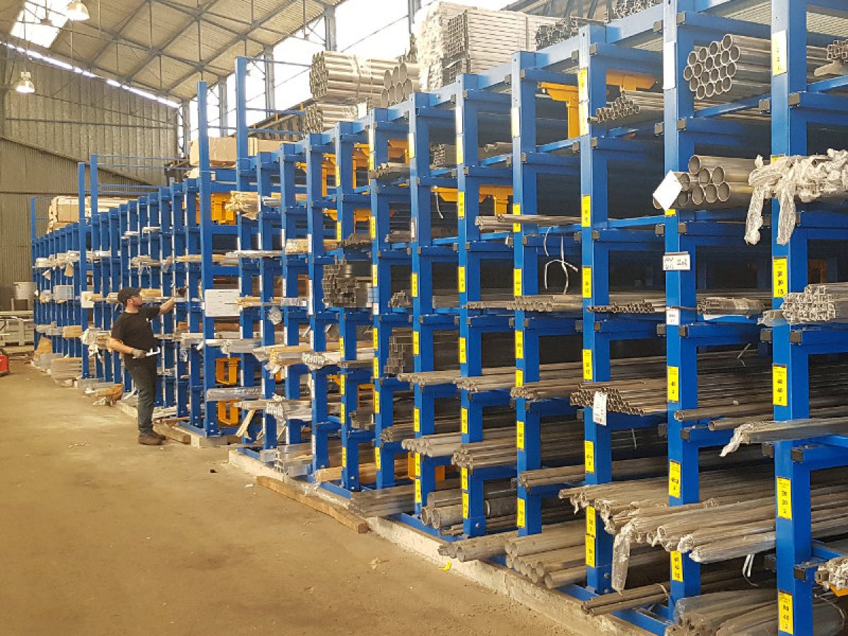 Sistema de almacenamiento de perfiles largos para acero